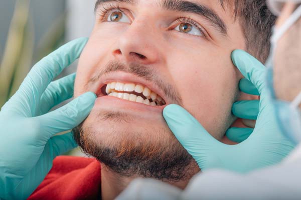 A Brief Comparison Between Implant Supported Dentures And Traditional Dentures